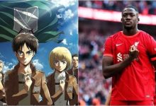 لاعب كرة قدم يحتفل بالهدف بأسلوب الأنمي